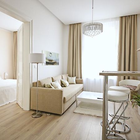 Luxury Center Apt. Charles Bridge Walking Distance プラハ エクステリア 写真