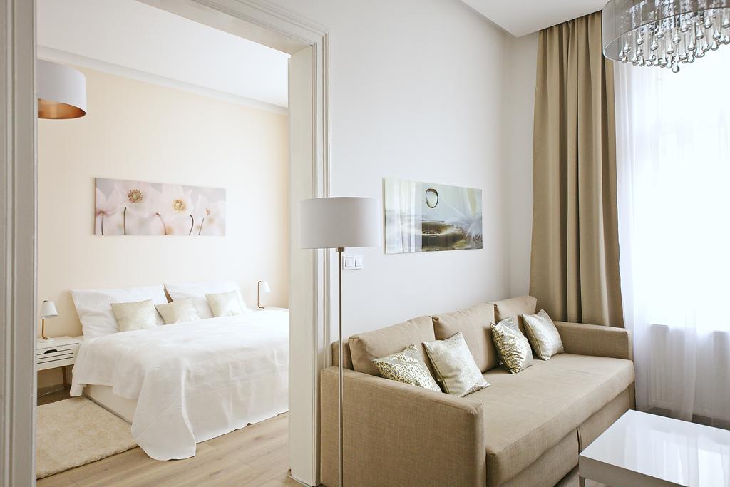 Luxury Center Apt. Charles Bridge Walking Distance プラハ エクステリア 写真