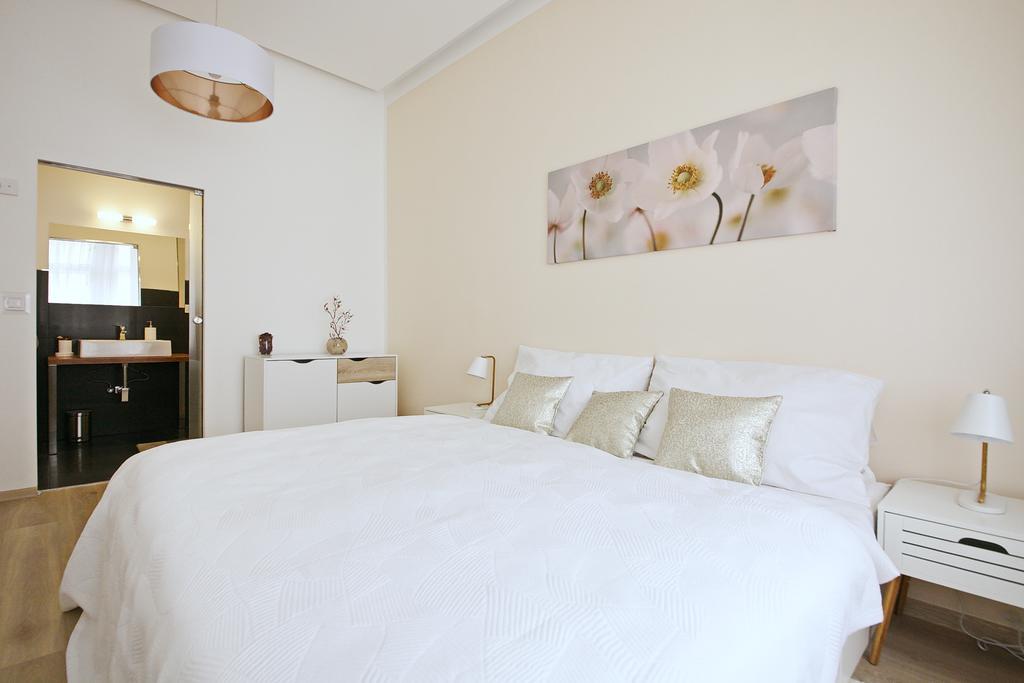 Luxury Center Apt. Charles Bridge Walking Distance プラハ エクステリア 写真